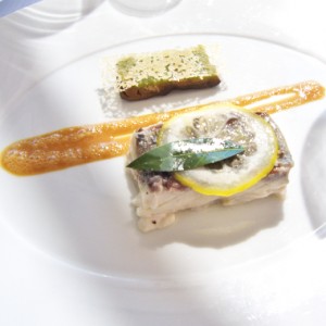 Dorade de Palangre grillé, jus légumes, gâteau aubergine fenouil, croustillant de riz